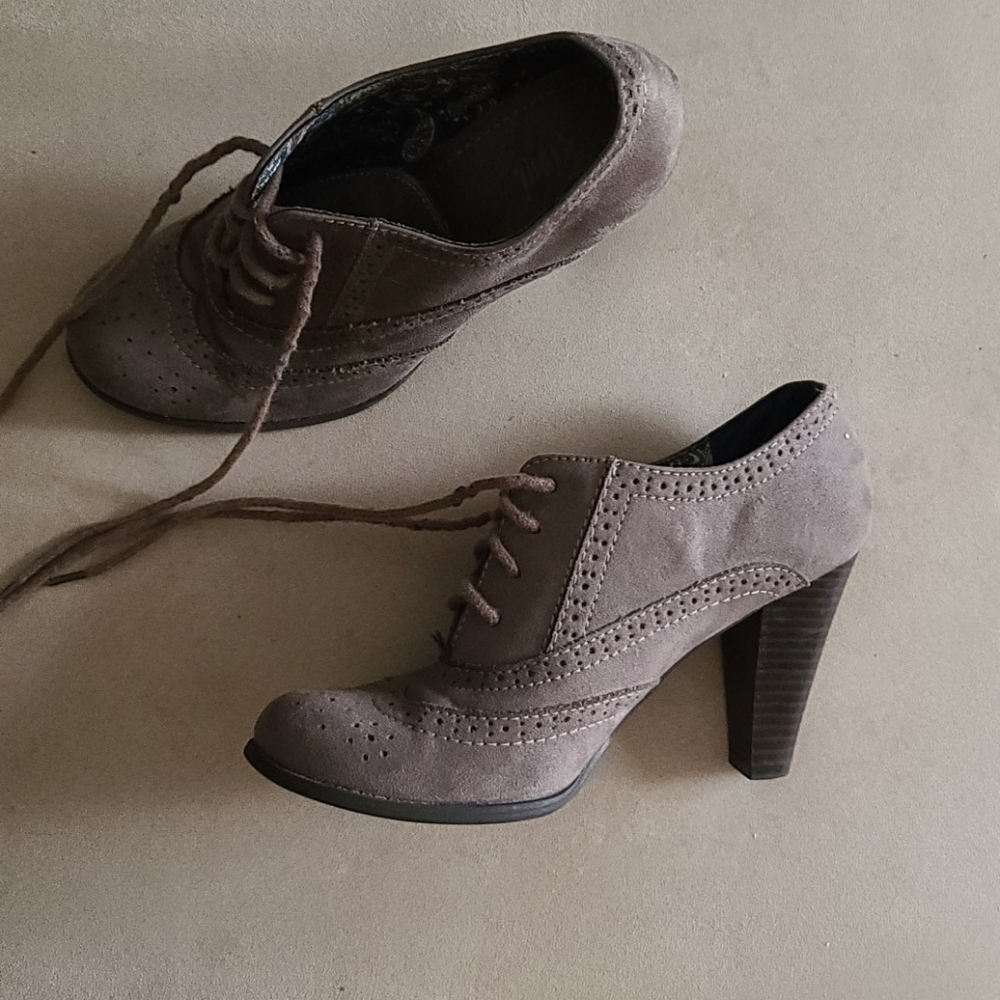 Fioni Grey lace up closed heels booties